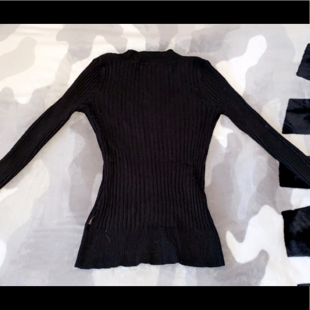 Guess Sweater๐ - Picture 3 of 4